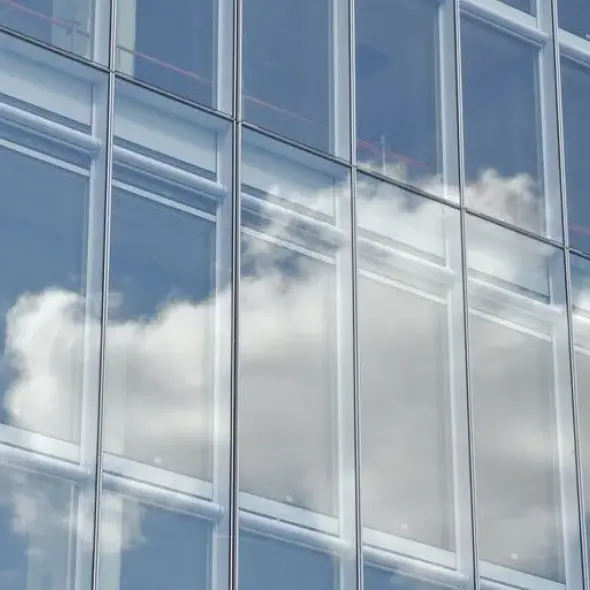 Устойчивое к ультрафиолетовому излучению стекло для дверей и окон